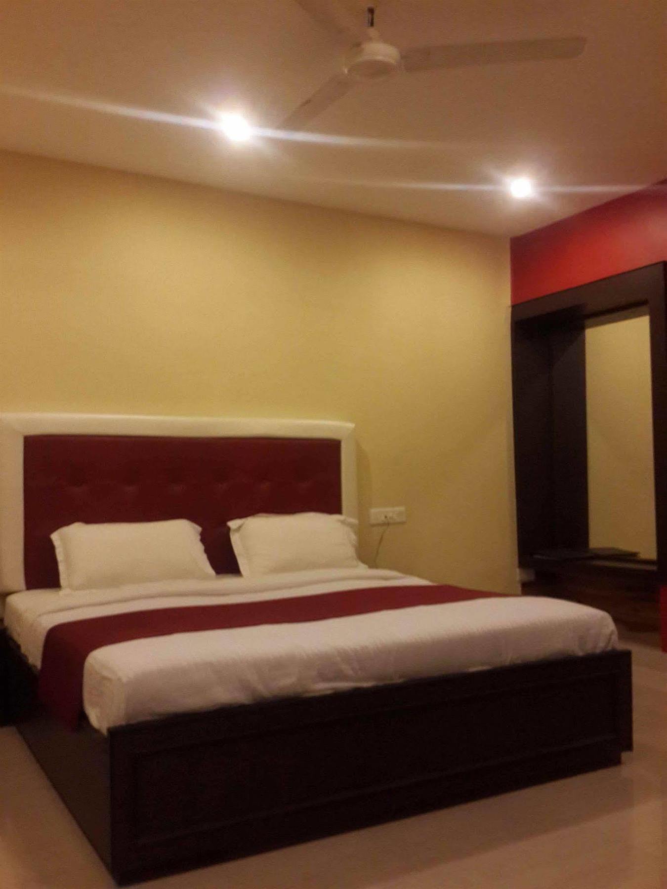 Varuna Hotel